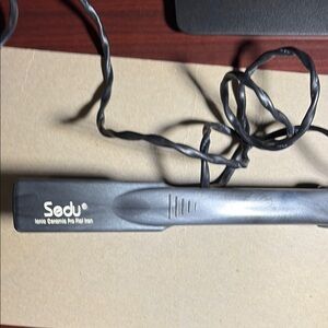 Black Sedu Ionic Ceramic Pro Flat Iron